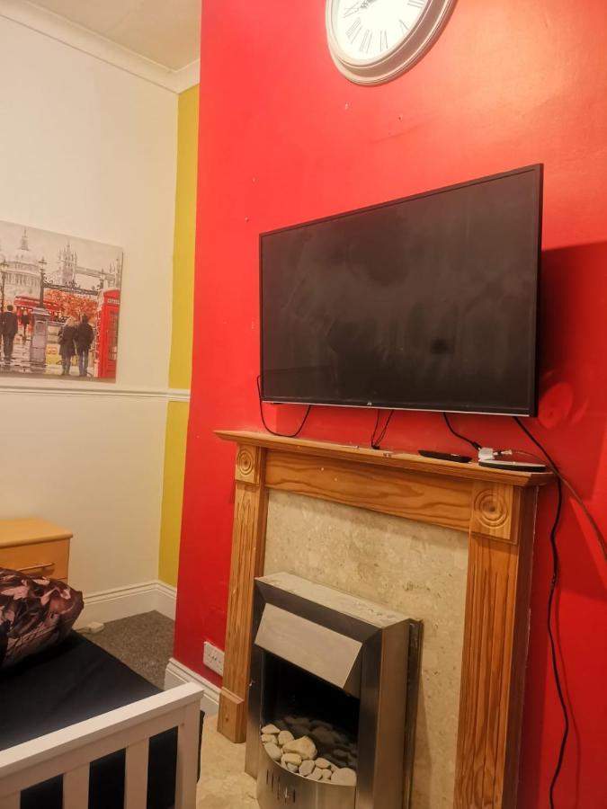 The Vacationers - Pvt With Shared Bath Guest house