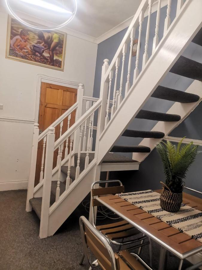 Guest house The Vacationers - Pvt With Shared Bath *